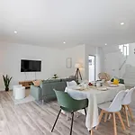 Modern With Private Pool Near Baleal