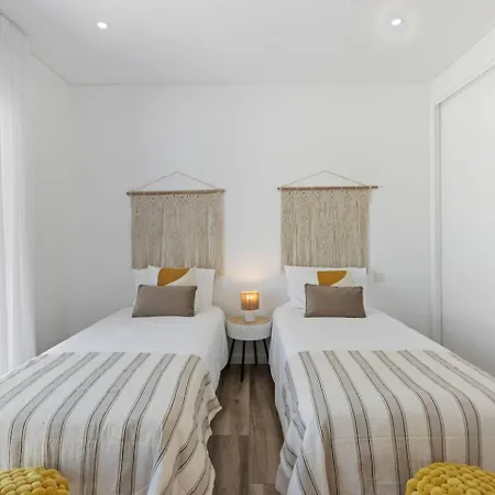 Modern With Private Pool Near Baleal * アトウギア・ダ・バレイア