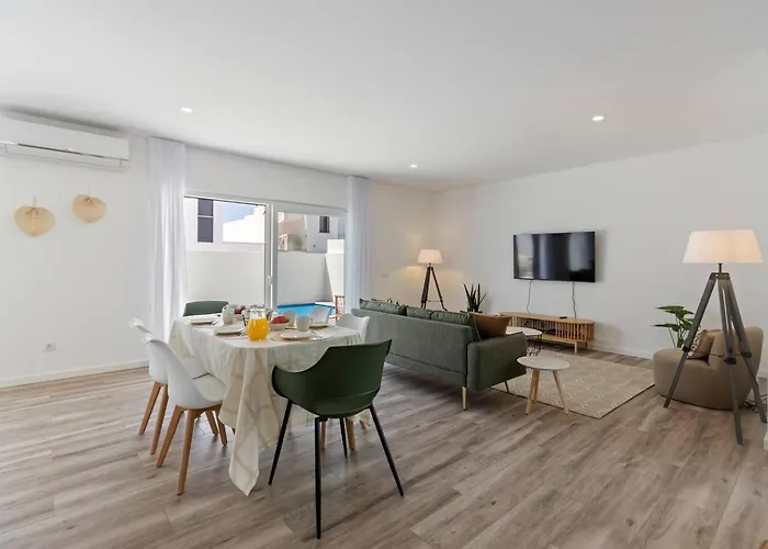 Hébergement de vacances Modern With Private Pool Near Baleal