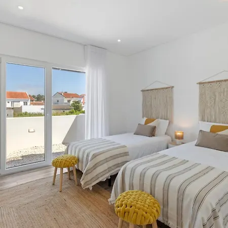 Modern With Private Pool Near Baleal فيلة