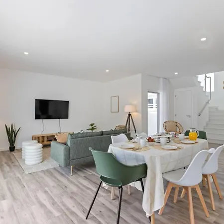 Modern With Private Pool Near Baleal